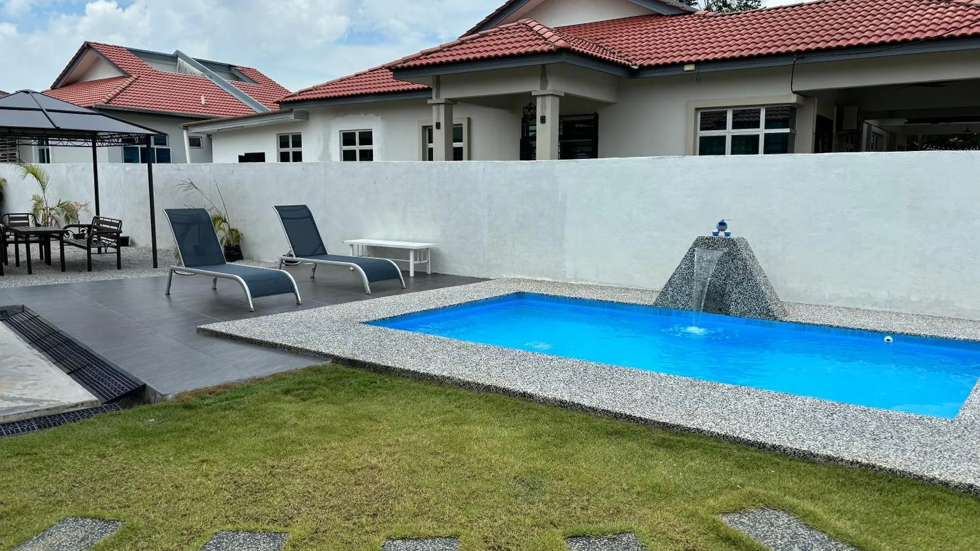 Enabella Homestay Pool Melaka